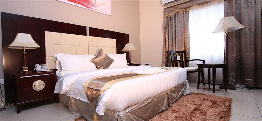 Grandbee Suites Ikeja Dış mekan fotoğraf