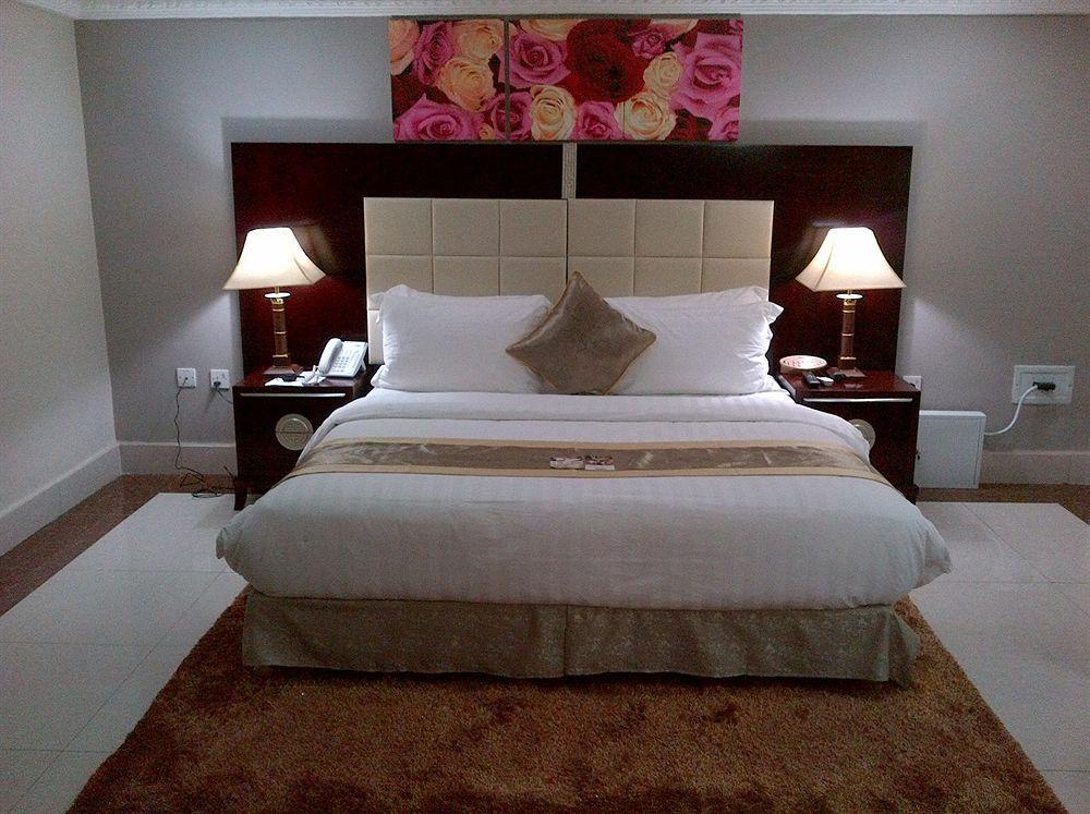 Grandbee Suites Ikeja Dış mekan fotoğraf