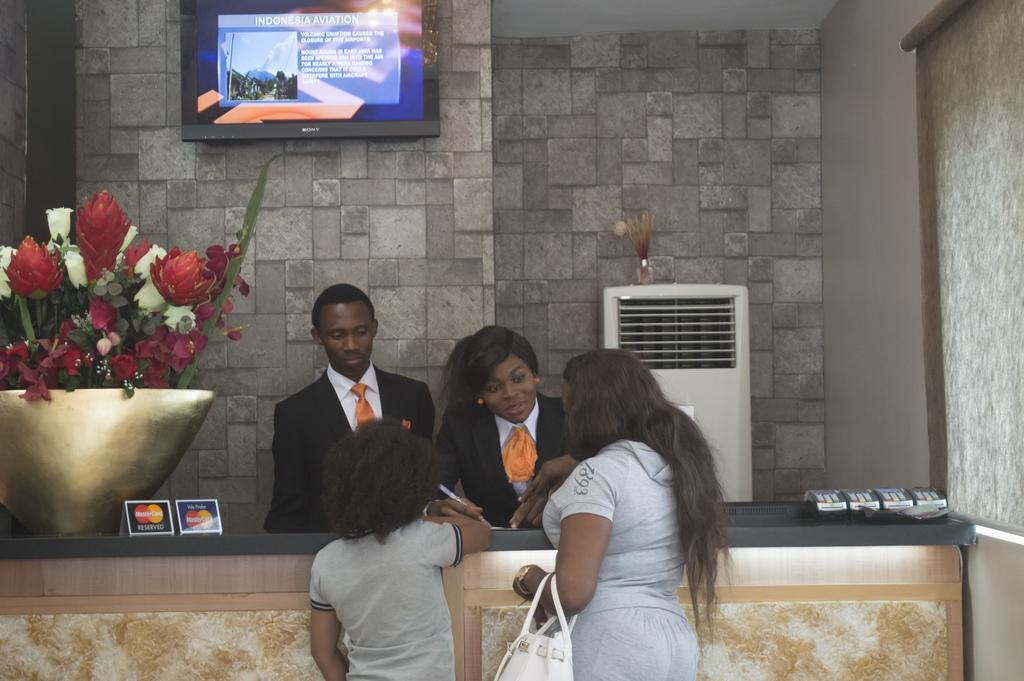Grandbee Suites Ikeja Dış mekan fotoğraf
