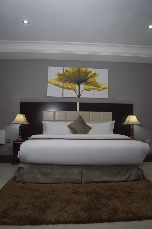 Grandbee Suites Ikeja Dış mekan fotoğraf