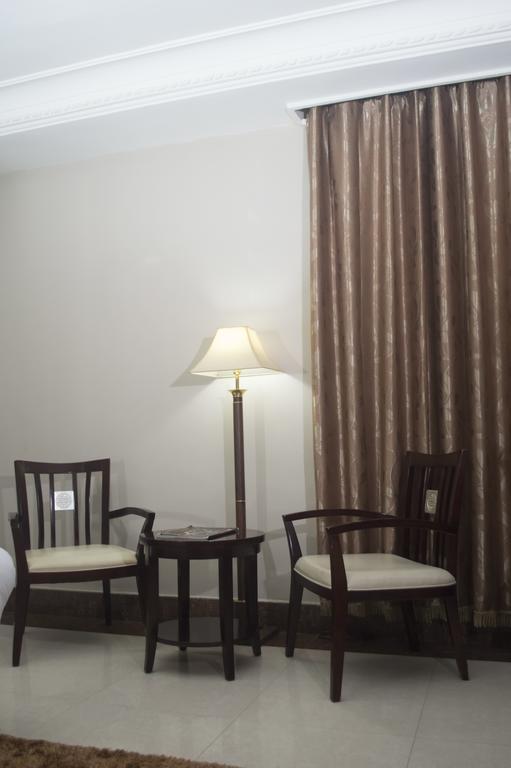 Grandbee Suites Ikeja Dış mekan fotoğraf