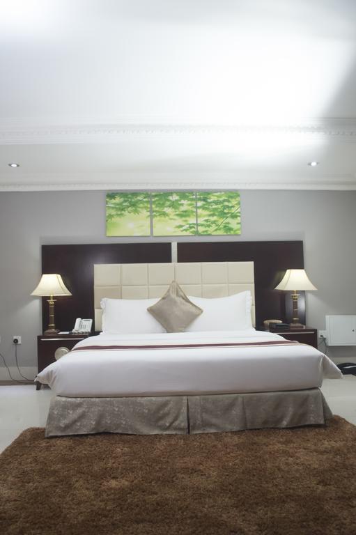 Grandbee Suites Ikeja Dış mekan fotoğraf
