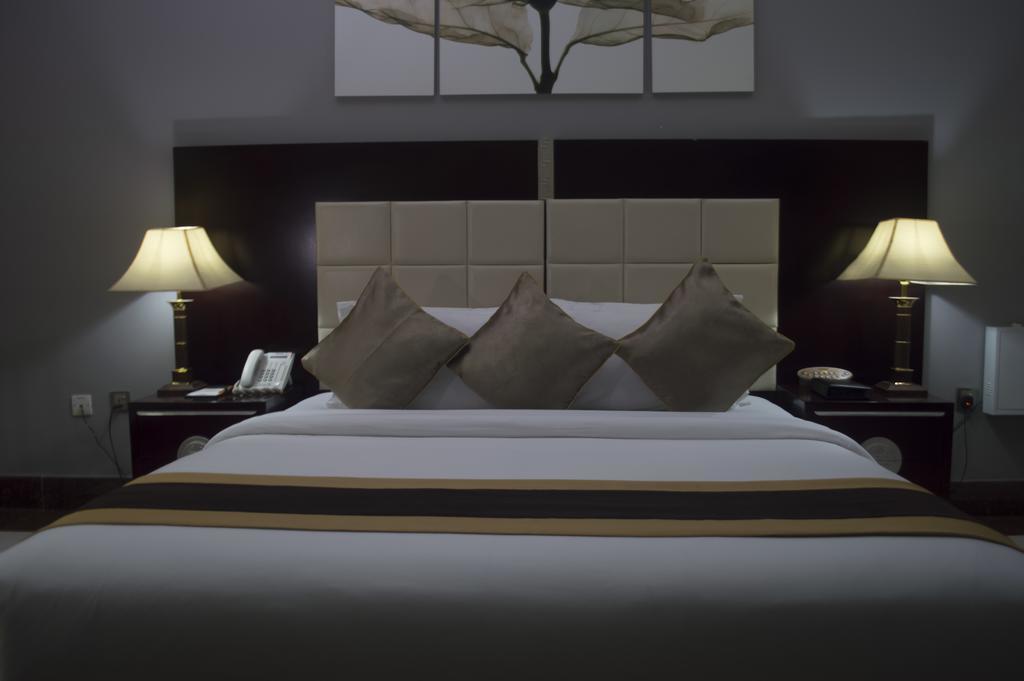 Grandbee Suites Ikeja Dış mekan fotoğraf