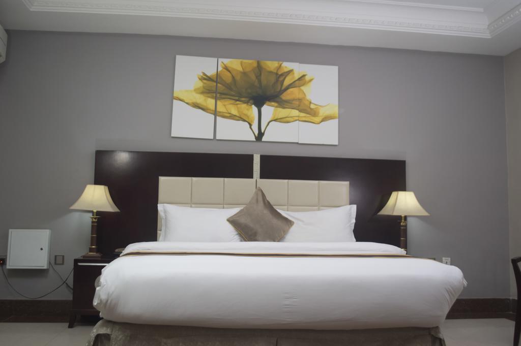 Grandbee Suites Ikeja Dış mekan fotoğraf