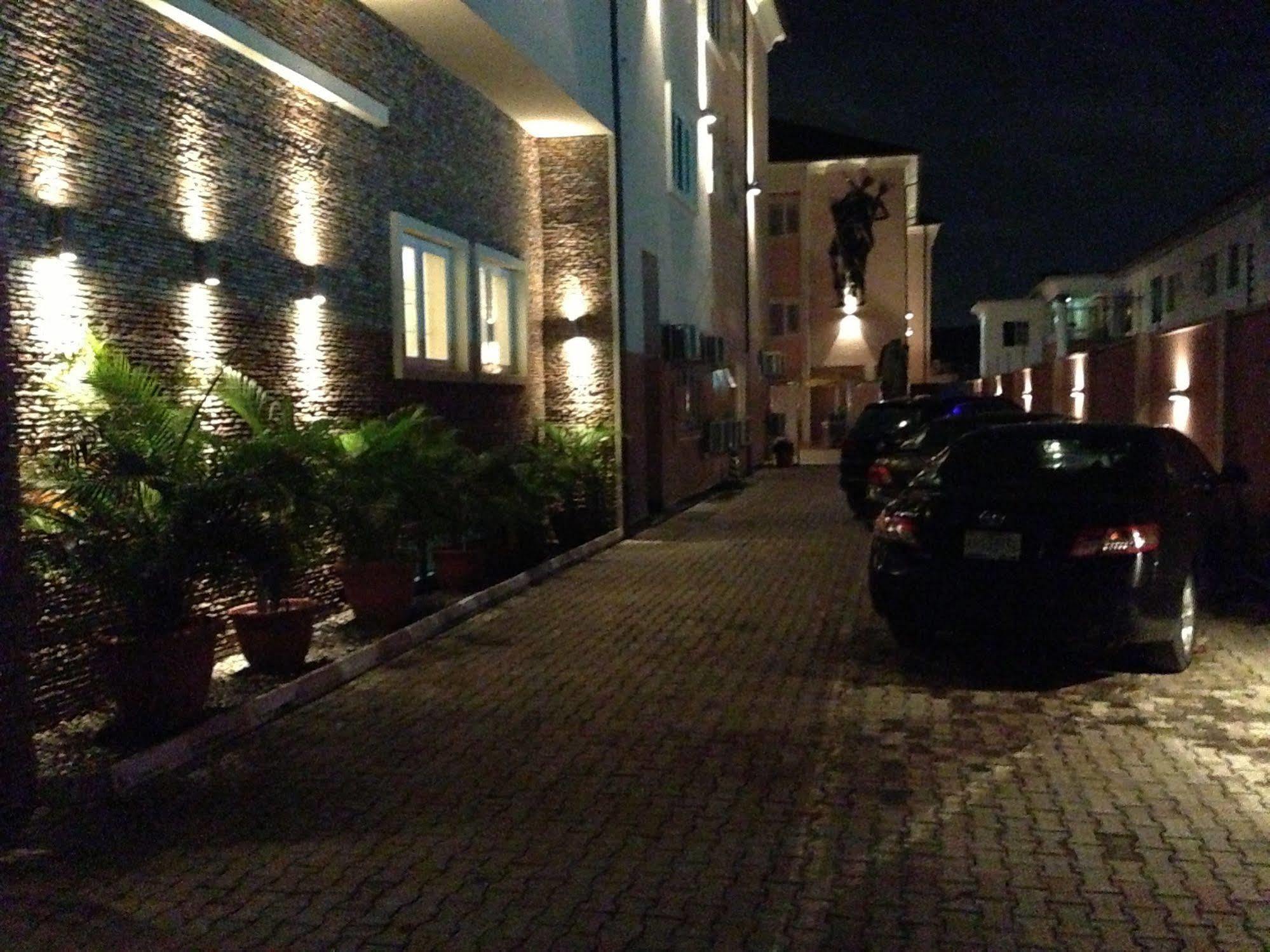 Grandbee Suites Ikeja Dış mekan fotoğraf