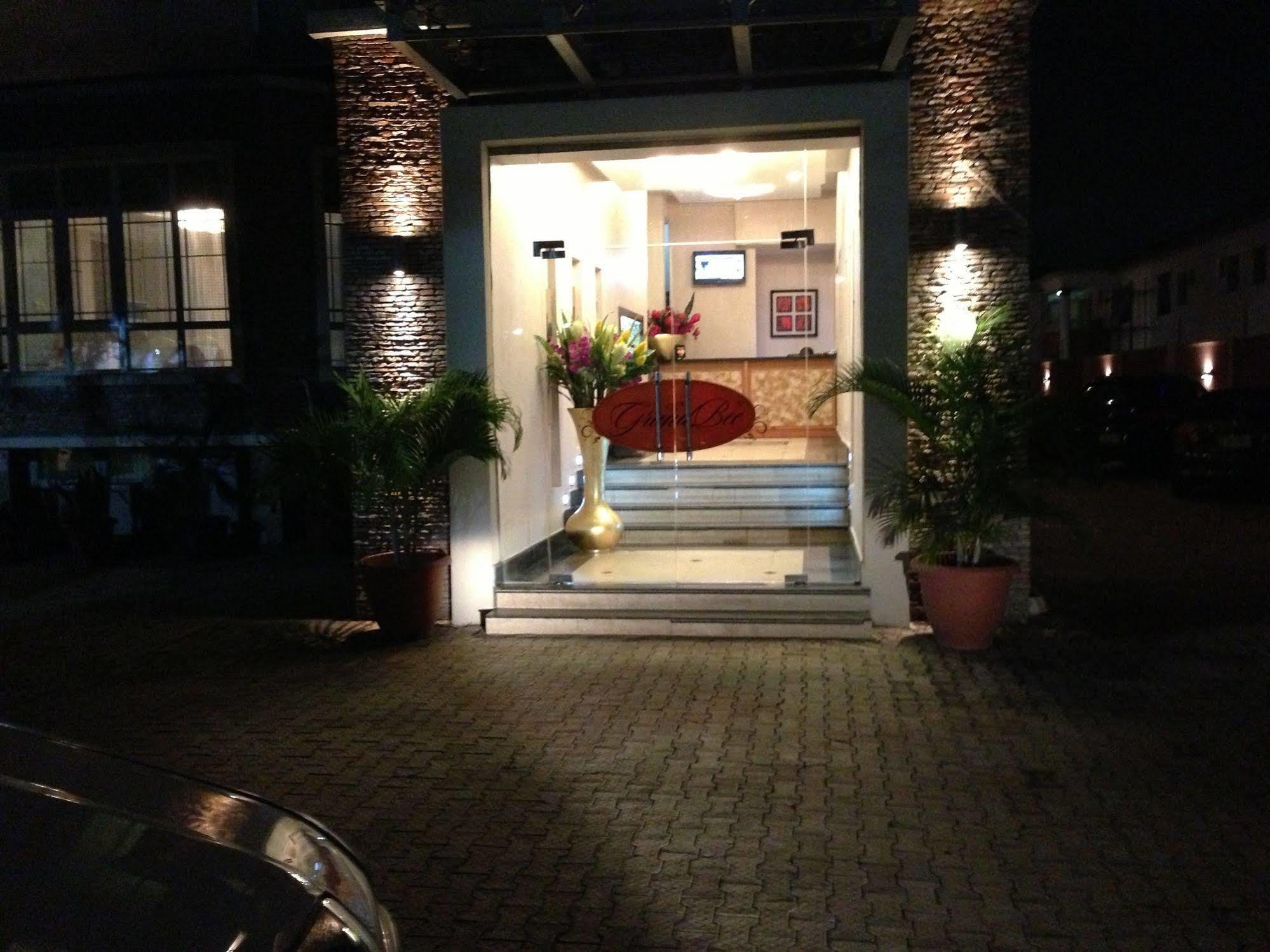 Grandbee Suites Ikeja Dış mekan fotoğraf