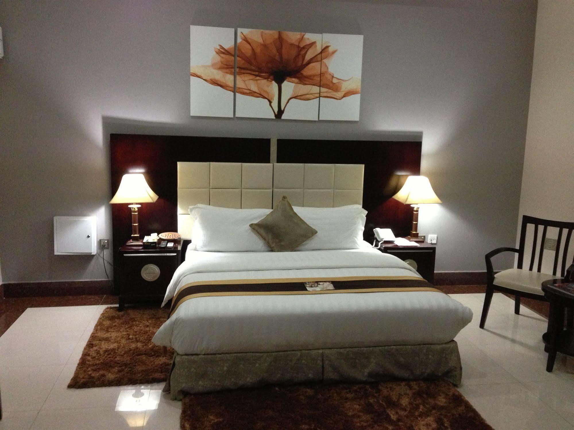 Grandbee Suites Ikeja Dış mekan fotoğraf