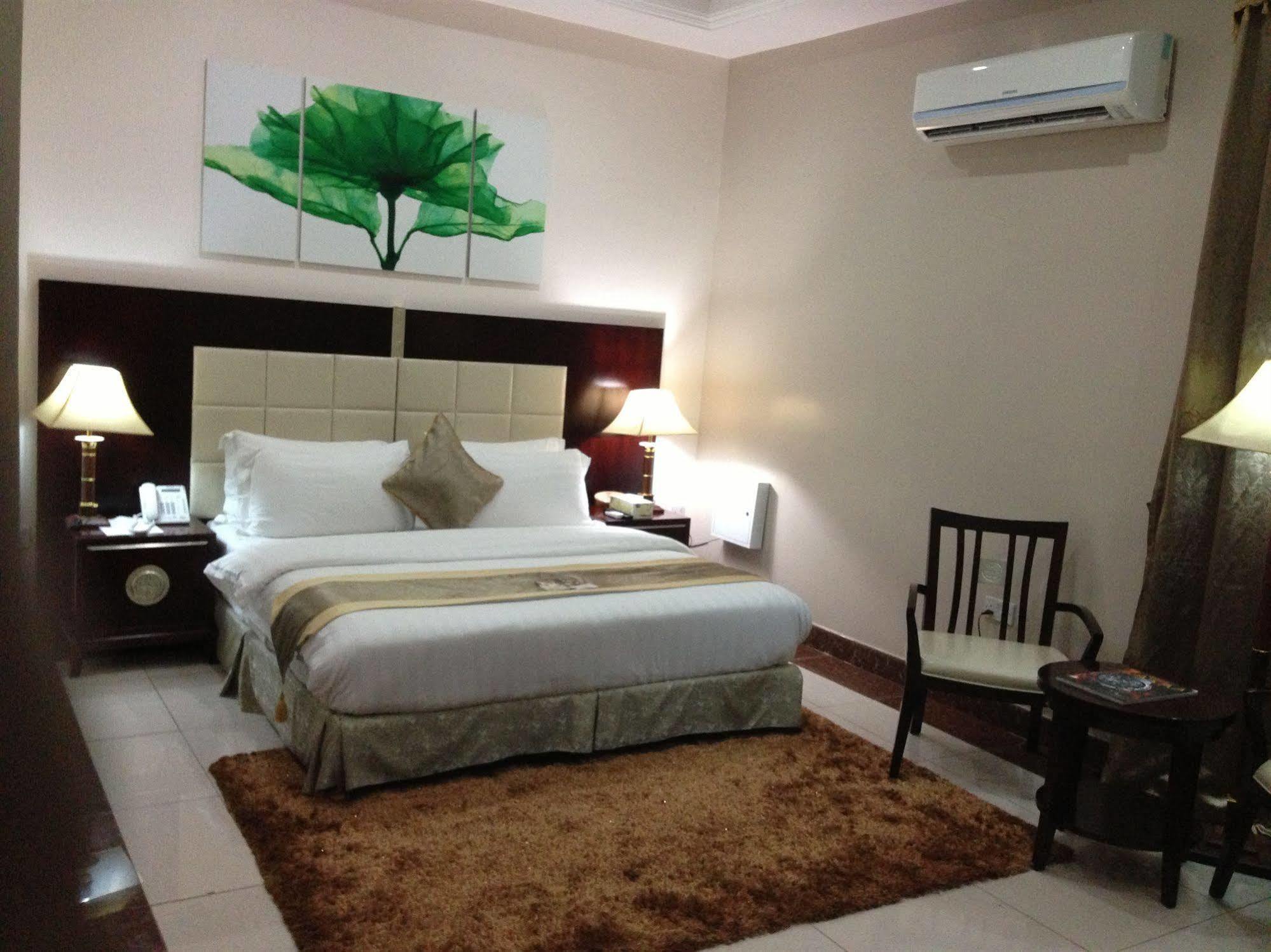 Grandbee Suites Ikeja Dış mekan fotoğraf