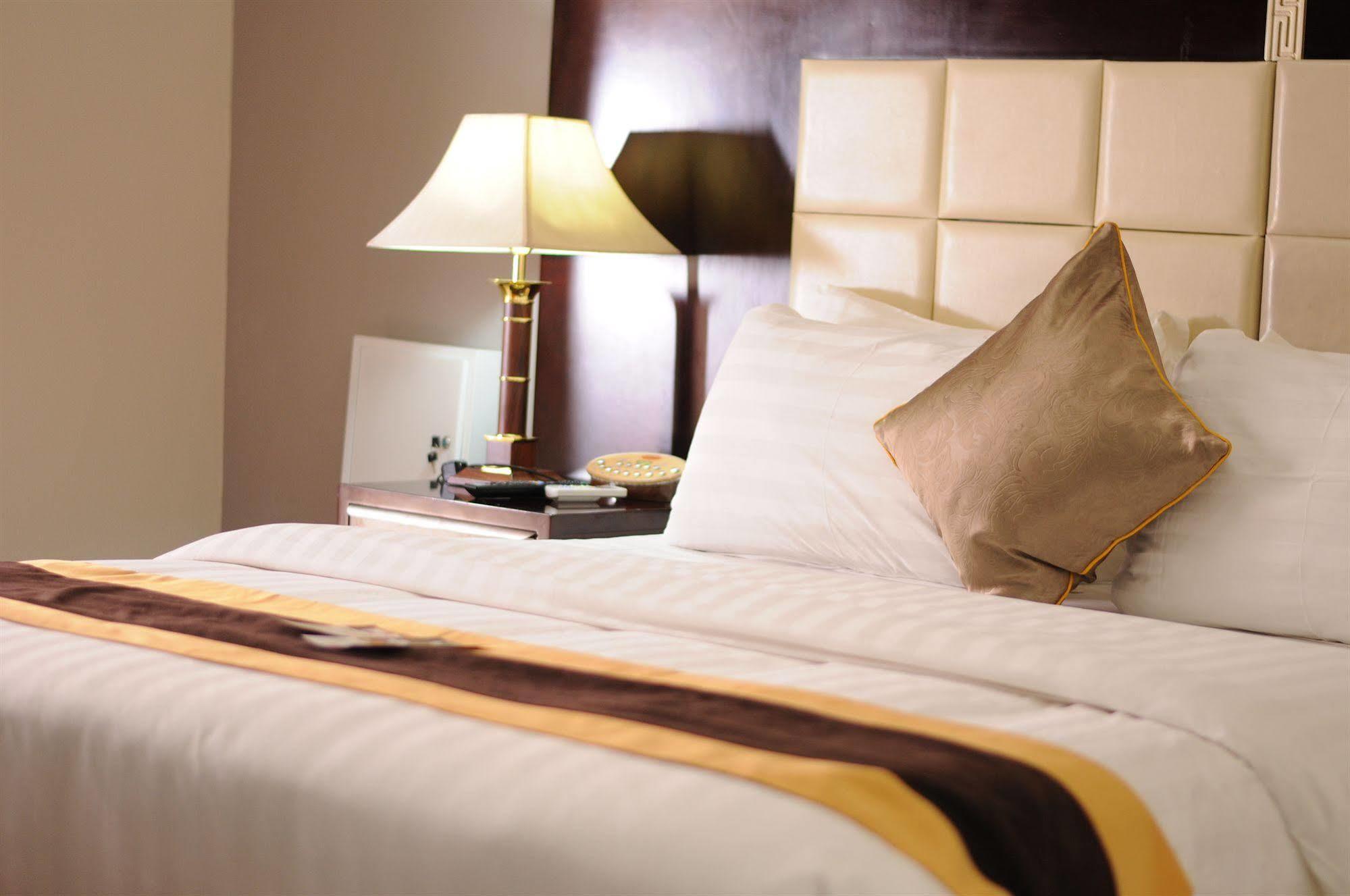 Grandbee Suites Ikeja Dış mekan fotoğraf