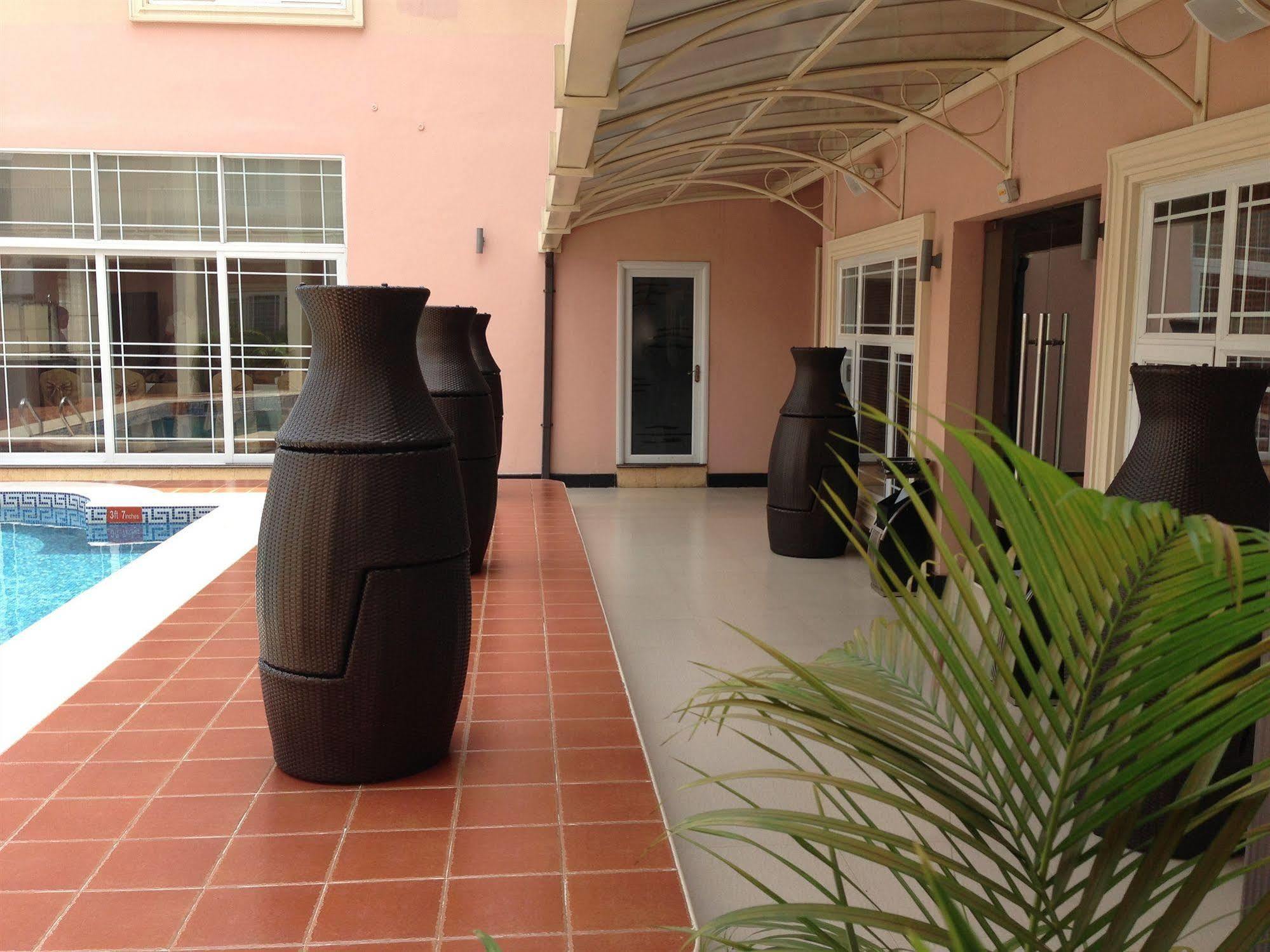 Grandbee Suites Ikeja Dış mekan fotoğraf