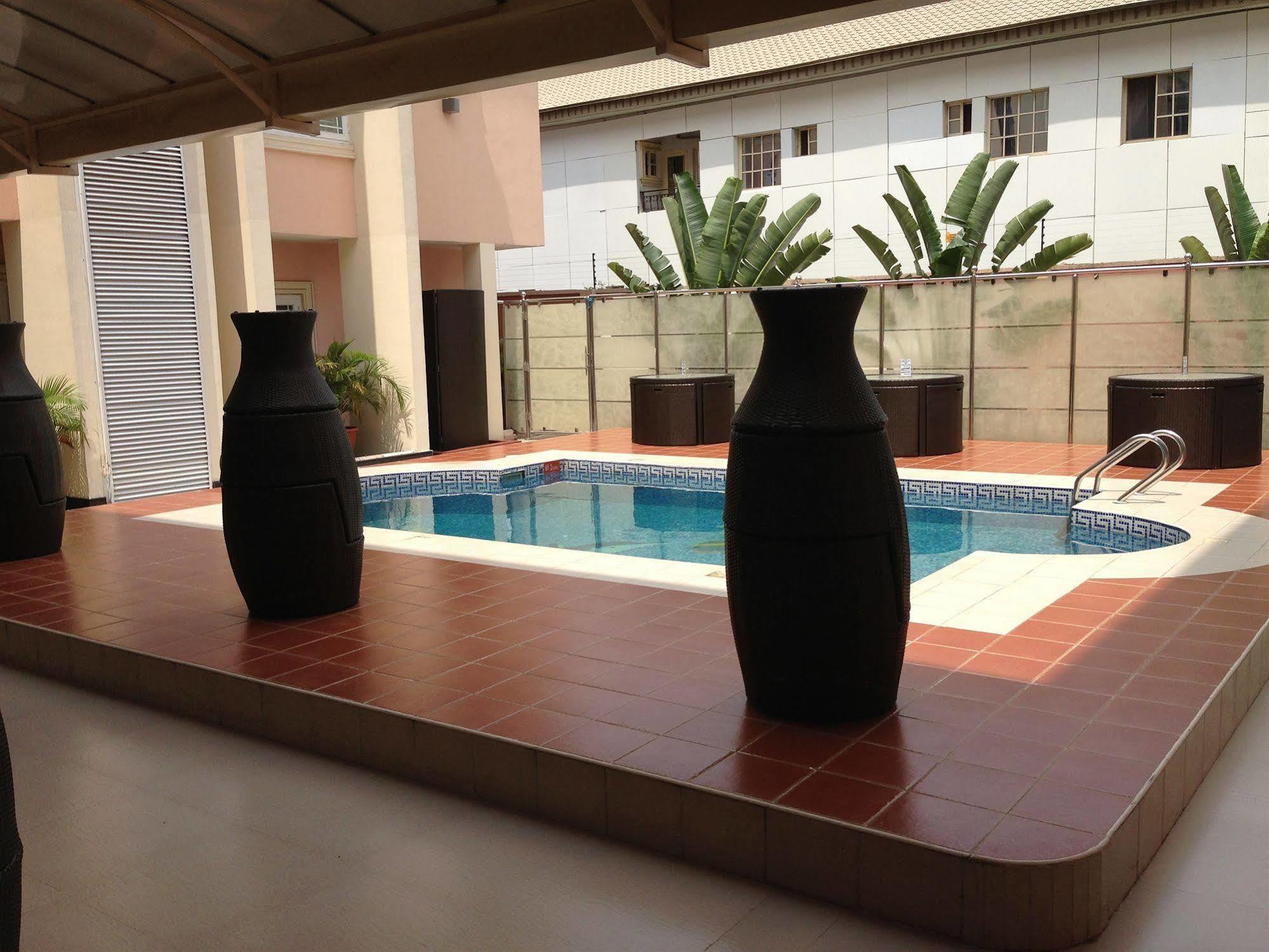 Grandbee Suites Ikeja Dış mekan fotoğraf