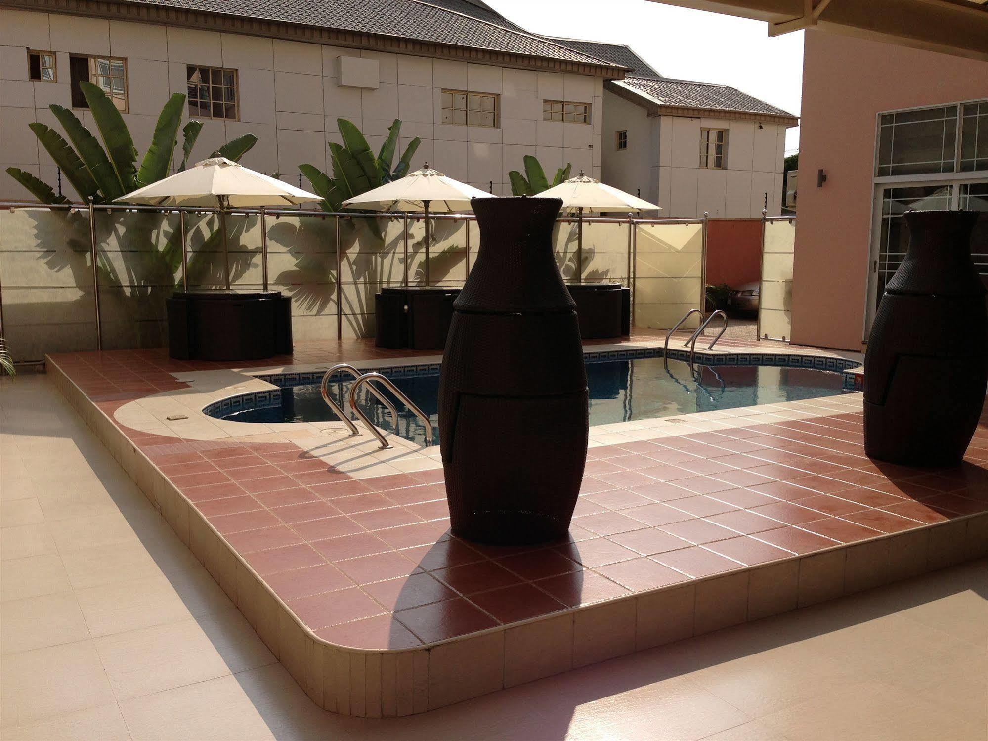 Grandbee Suites Ikeja Dış mekan fotoğraf